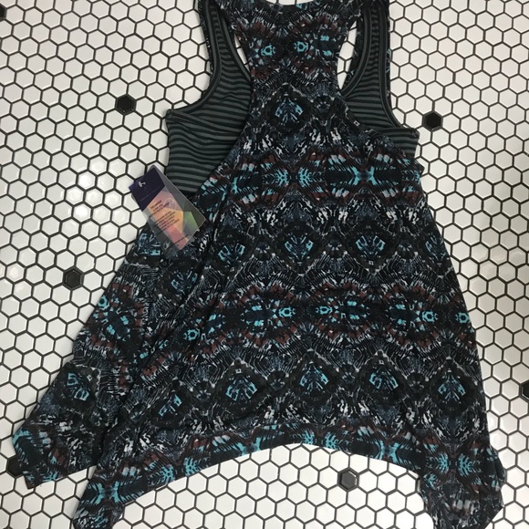 NWT threads 4 thought athletic tank top with bra size small - Picture 5 of 5
